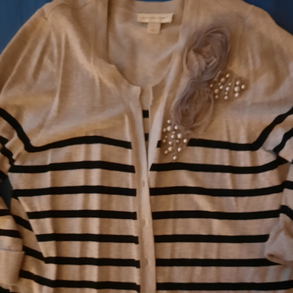 Striped Cardigan with beads and flowers. - Picture 2 of 6